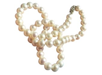 Pearl with Gold Clasp