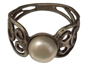 Silver & Pearl Ring