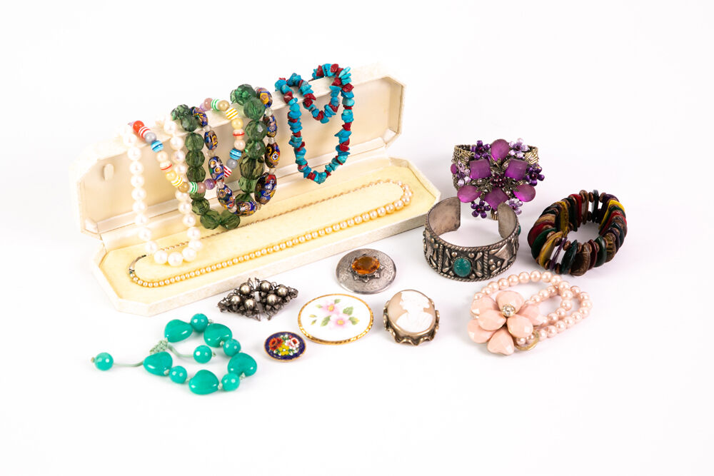 vintage and antique costume jewellery